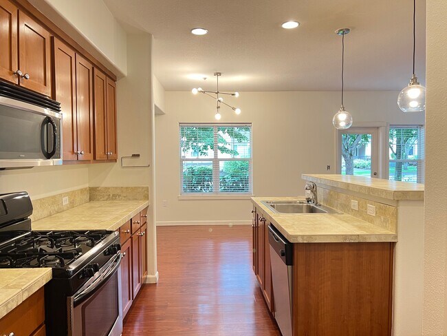 Building Photo - 10733 NE Red Wing Way