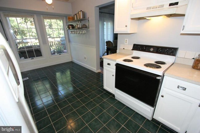 Foto del edificio - 8014 Greenspring Valley Rd