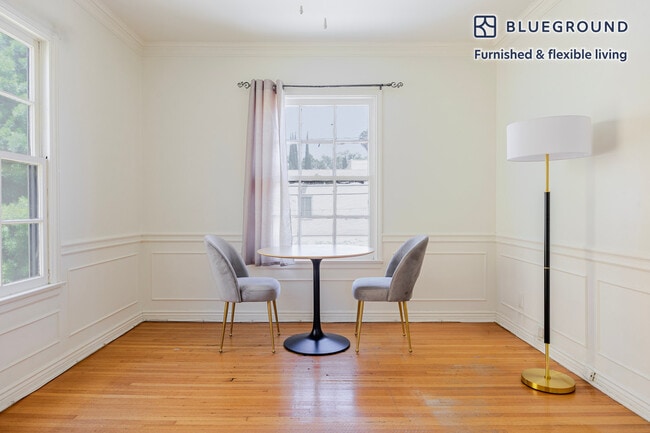 Building Photo - 136 S Roxbury Dr