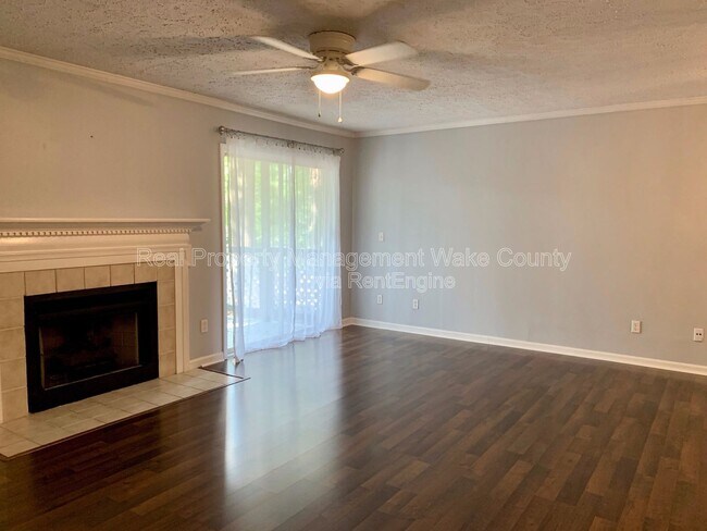 Foto del edificio - 203 Autumn Chase Dr