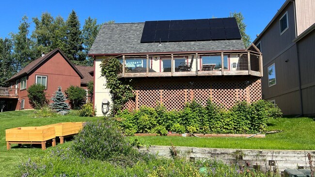 Building Photo - A Kincaid Park Gem!  3 beds, 2.5 bath w/ a...