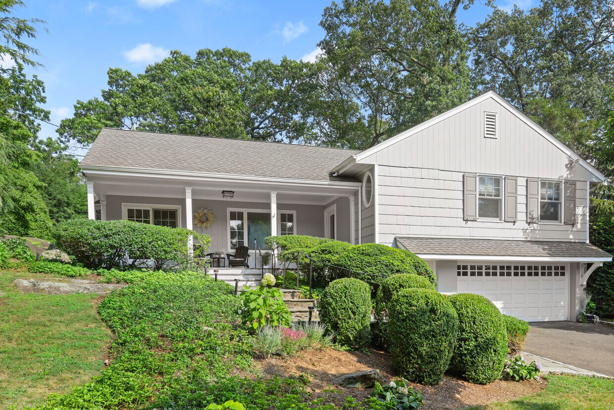Primary Photo - 124 Woodside Dr