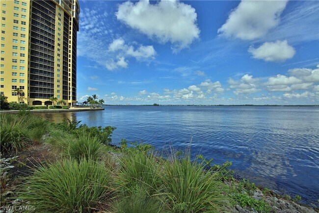 Foto del edificio - 2825 Palm Beach Blvd