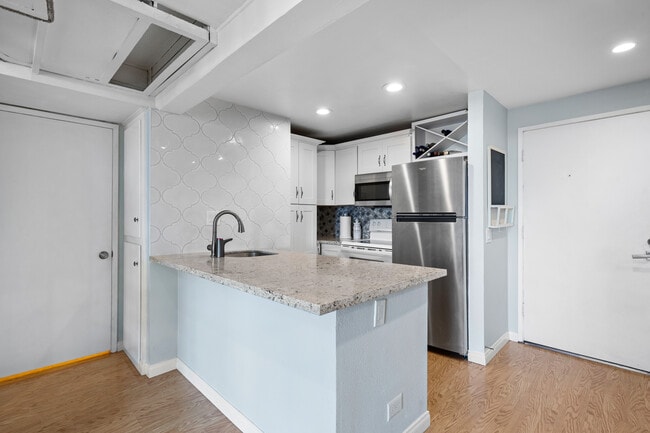 Building Photo - 1440 Veteran Ave