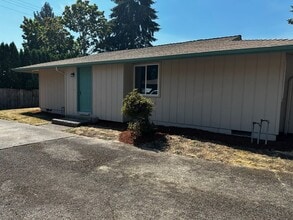 Building Photo - 1770 NW Forestgreen Ave