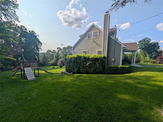 Building Photo - 11 Ridgeway Ave