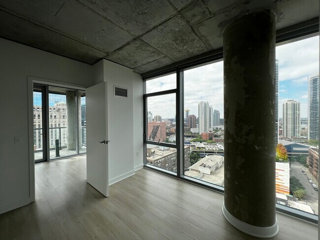 Building Photo - 444 N Wells St