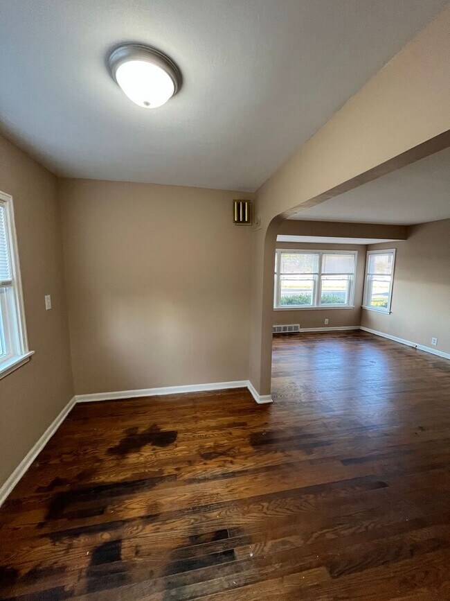 Building Photo - 2524 Tytus Ave