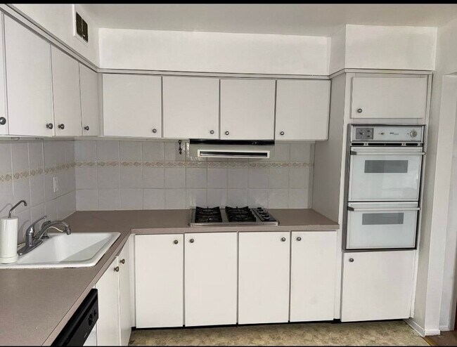 Foto del edificio - 24 Sunset Ave