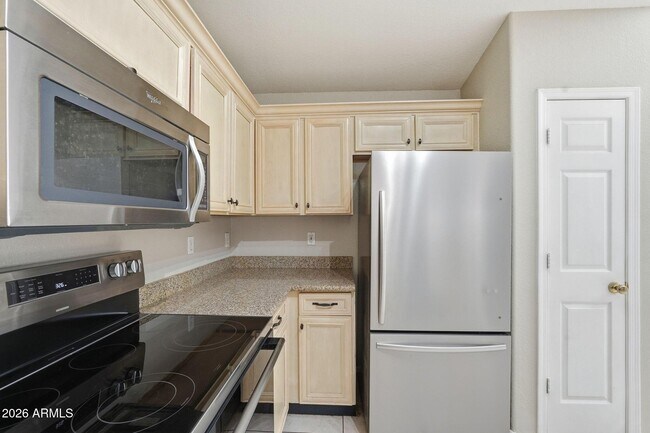 Building Photo - 3331 W Via Del Sol Dr