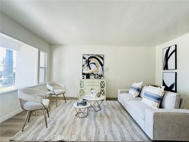 Foto del edificio - 17472 Paine St