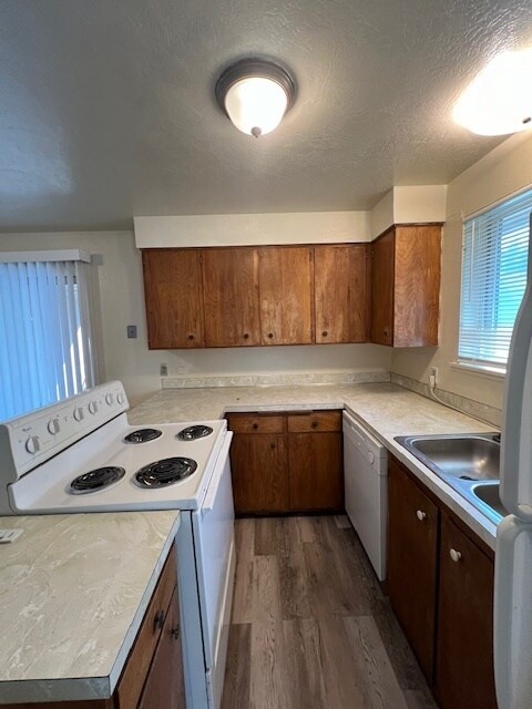 Primary Photo - 2 bed 1 bath duplex Garden City!