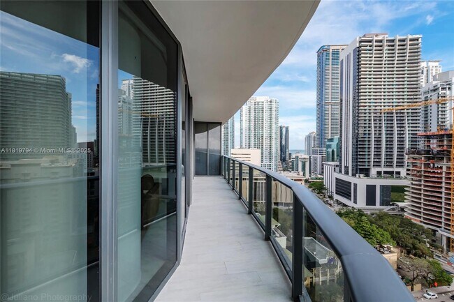 Foto del edificio - 45 SW 9th St