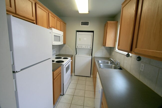 Building Photo - 4402 Boyett St