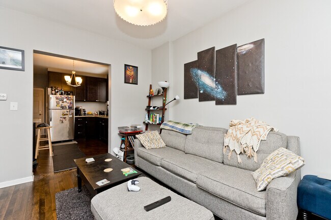 Foto del edificio - 2348 W Moffat St