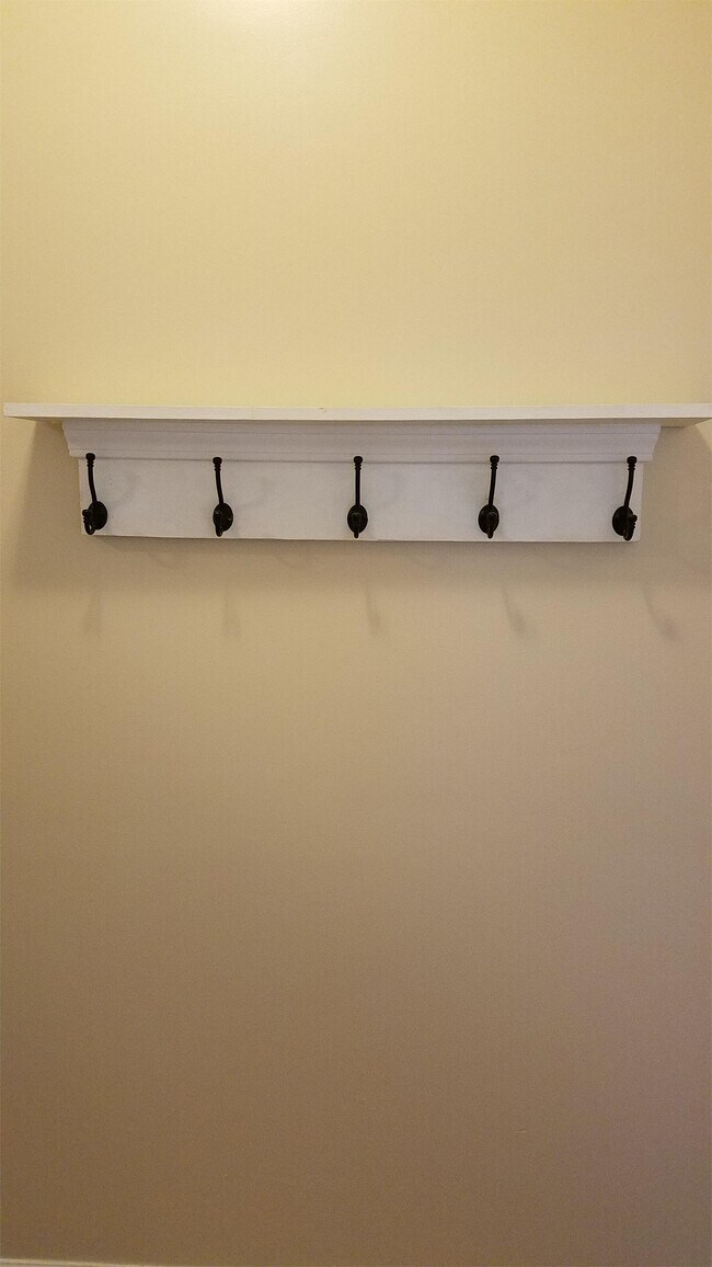 Building Photo - 340 Flyway Rd