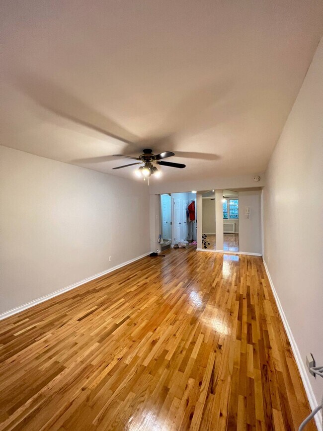Foto del edificio - 2155 82nd St