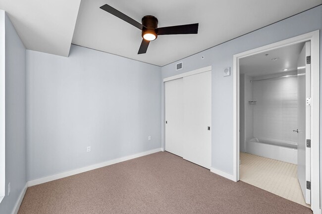 Gorgeous Two Bedroom Condo in The Coloradan! - Gorgeous Two Bedroom Condo in The Coloradan!