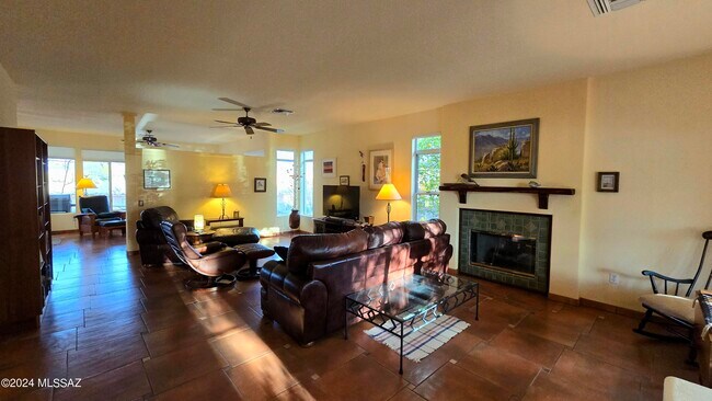 Building Photo - 14770 N Windshade Dr