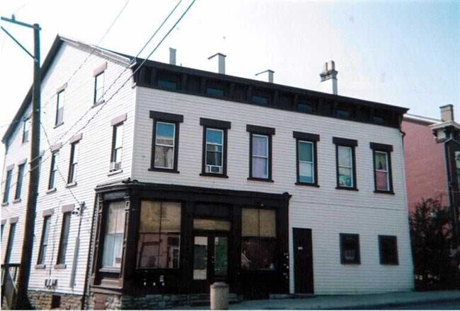 Building Photo - 701 W Pike St