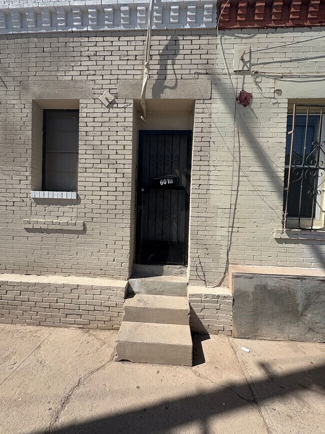 Foto del edificio - 601 E Father Rahm Ave