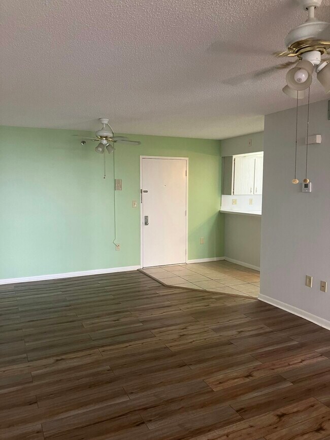Foto del edificio - 21405 Olean Blvd