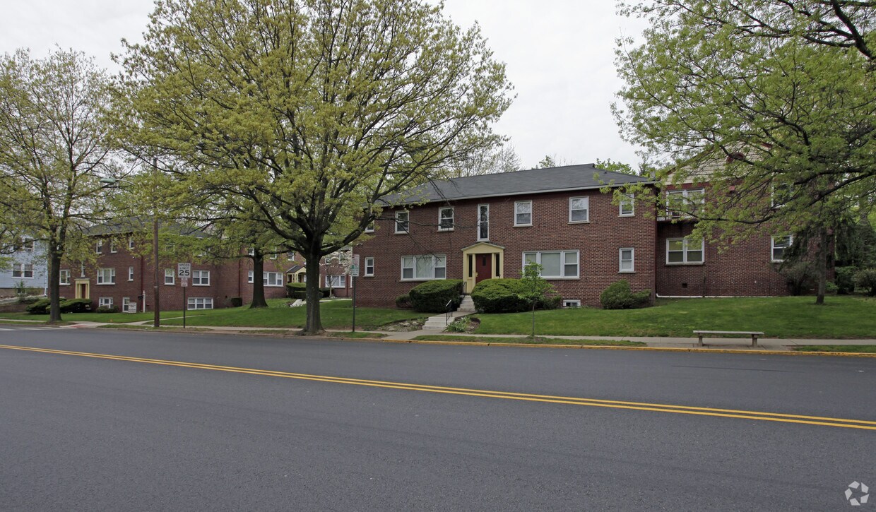 Foto del edificio - Upper Montclair Gardens