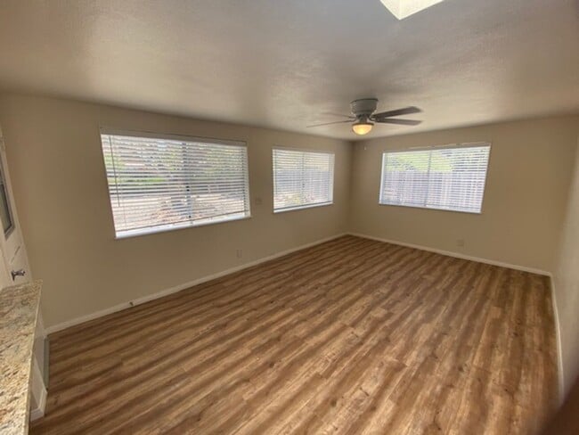 Building Photo - (55+ Community) Perfectly Located 2 Bedroom House in Oceanside Available 1st Week of June!