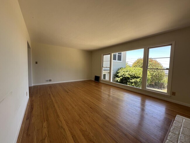 Foto del edificio - 346 Rolling Hills Ave