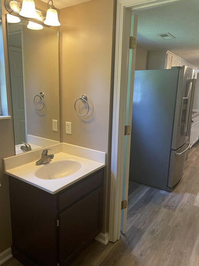 Foto del edificio - 645 Cornerbrook Ln