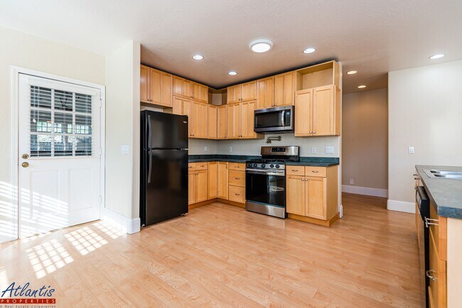 Building Photo - Beautiful & Spacious Corralitos Home