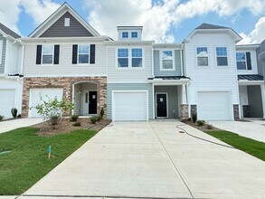 Building Photo - 19 Hyacinth Ln