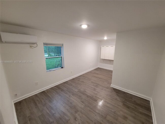 Building Photo - 551 Avenida Del Sur