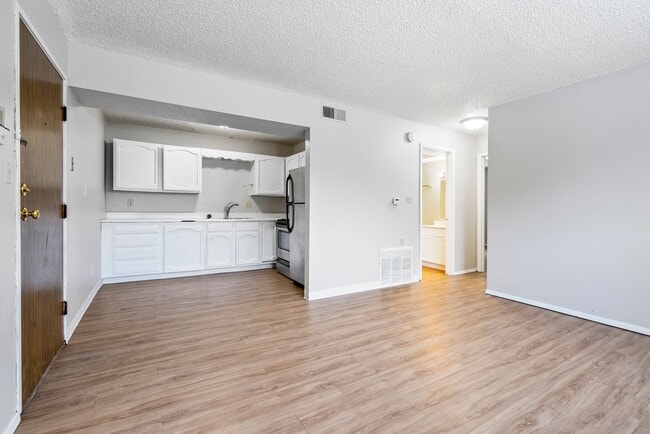 Building Photo - Leavitt Street Apartments