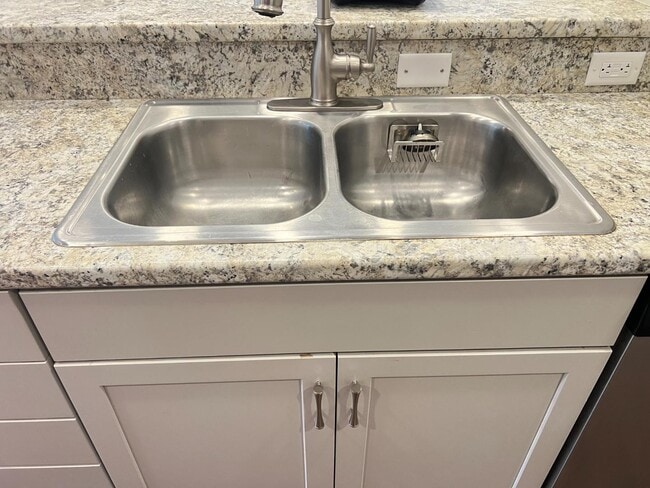 Foto del edificio - 466 S Broad St