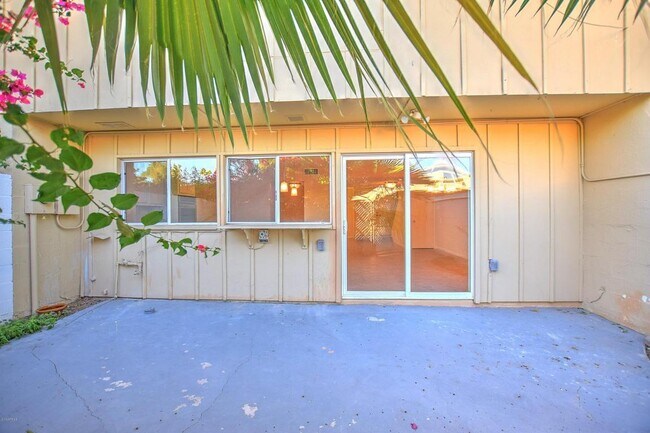 Foto del edificio - 8344 E Chaparral Rd