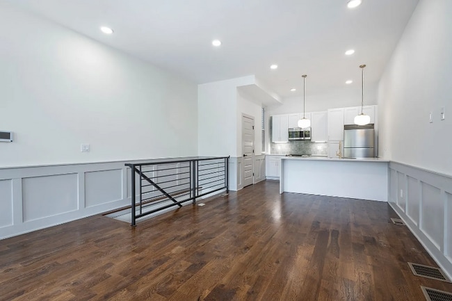 Building Photo - 2233 N 33rd St