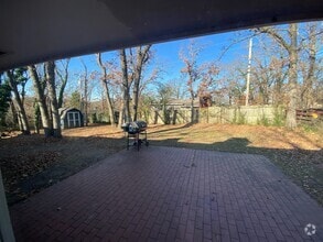 Building Photo - 1317 Oakdale Dr