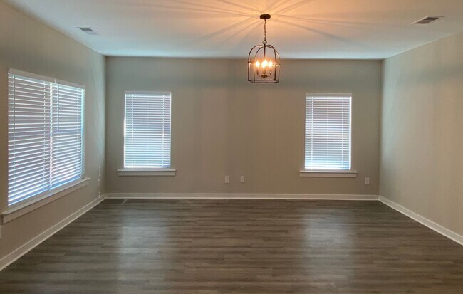 Foto del edificio - Home for Rent in Brookwood ... Available to View Now!!!