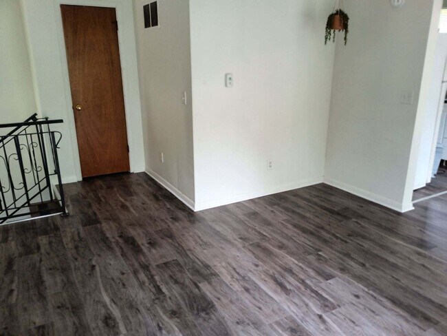Foto del edificio - 4706 Krental Ave