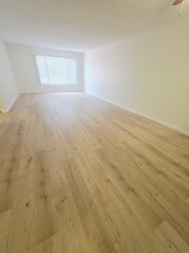 Foto del edificio - 1105 Melrose Ave