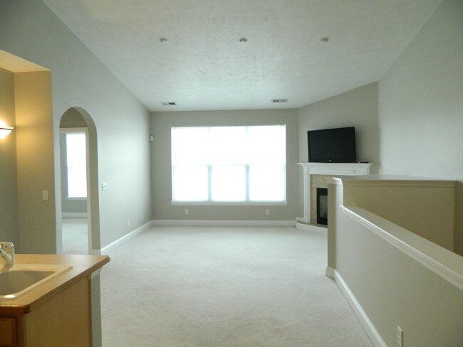 Sala de estar - 248 Adams Pointe Blvd