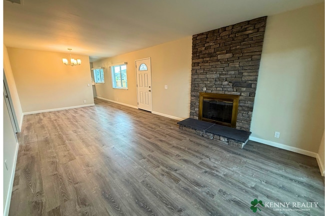 Building Photo - 2490 Fleetwood Dr