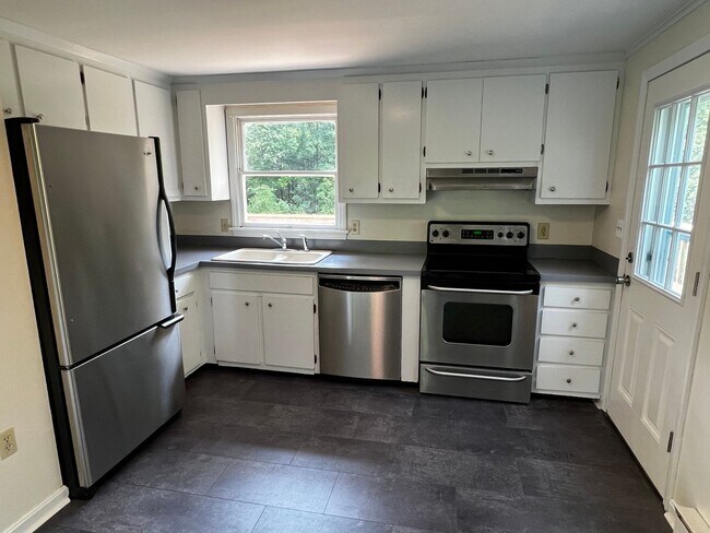 Building Photo - Updated 5 BR Raised Ranch in Amherst with ...