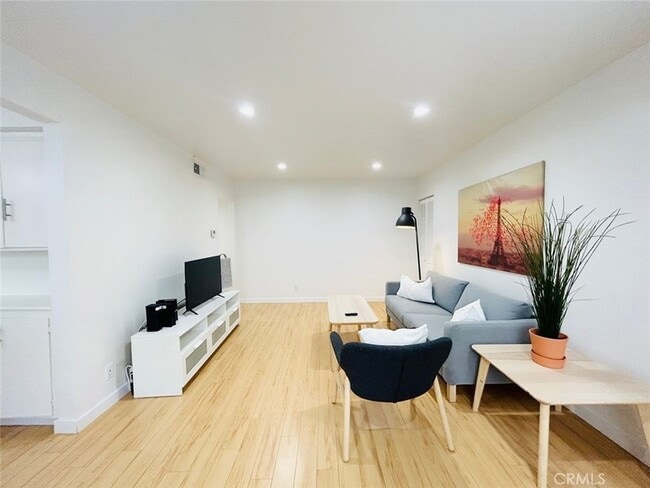 Photo - 11921 Goshen Ave Apartment