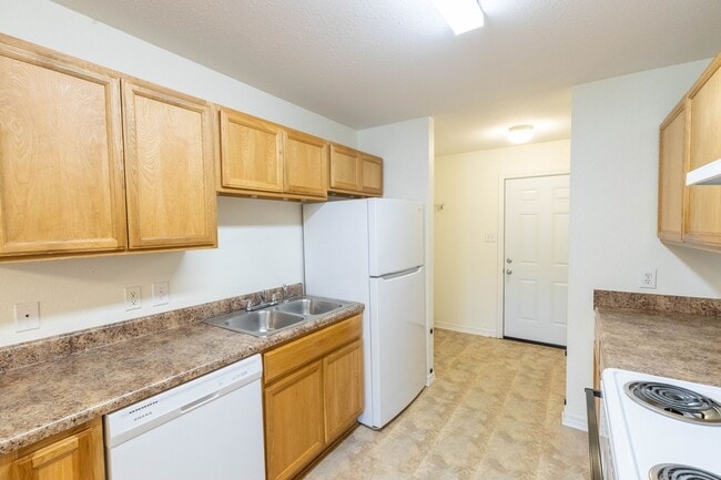 Building Photo - 17235 Avondale Cir