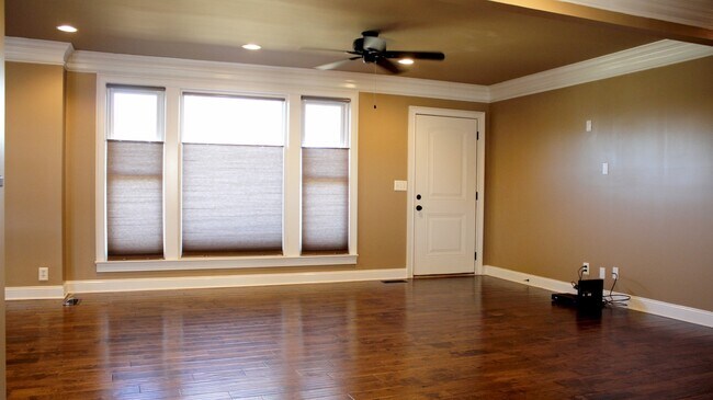 Foto del edificio - 2315 Deerwood Dr