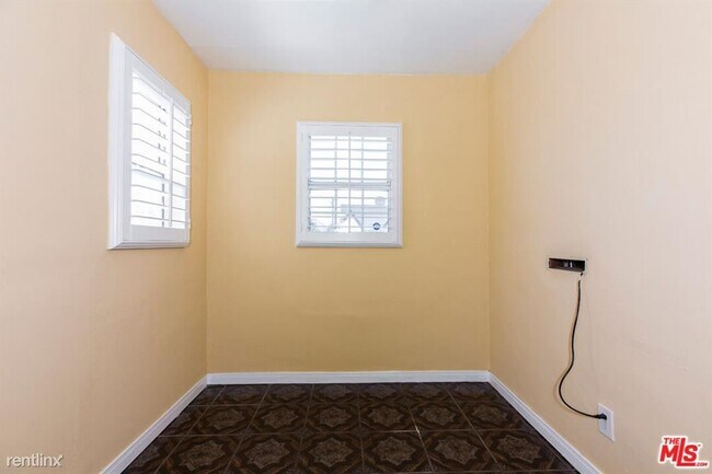 Building Photo - 3 br, 1 bath House - 7514 Brighton Ave