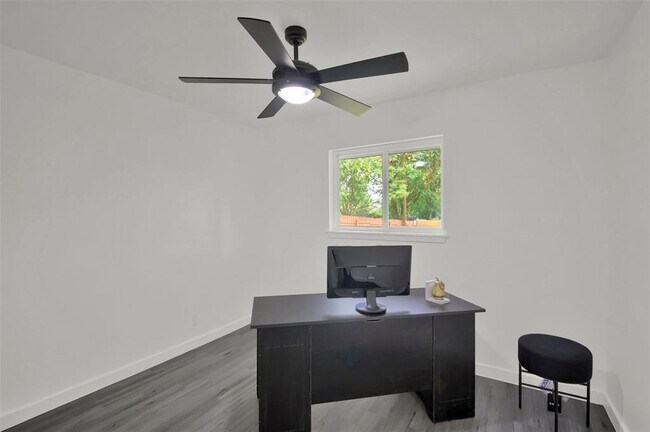 Foto del edificio - 1408 Fairfield Dr