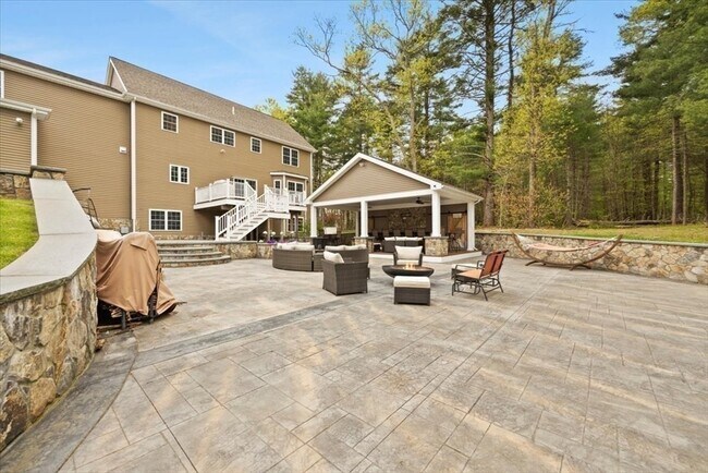 Building Photo - 13 Fuller Dr